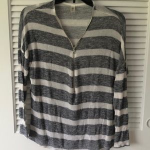 ❤️‍🔥BOGO FREE Mahina gray & white lightweight zipfront top sweater knit